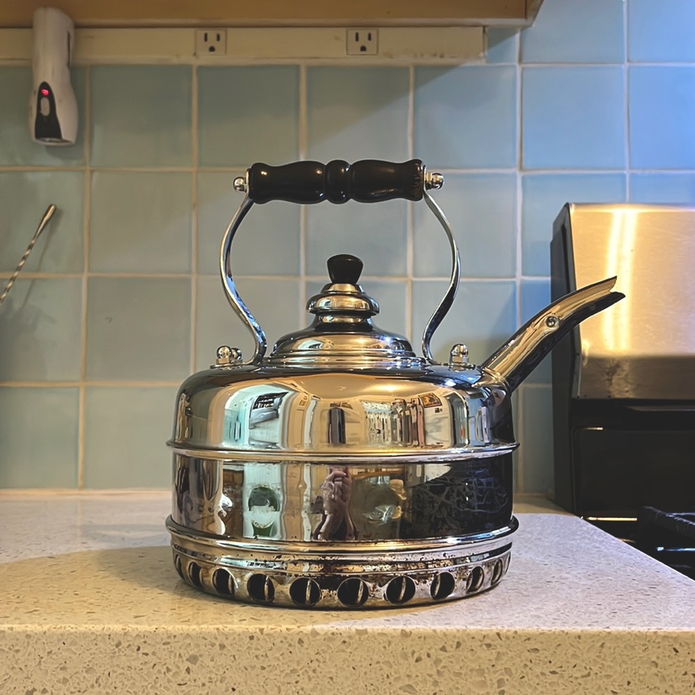 Simplex Patent Kettle England. Good cond. w/ minor dents & tarnish. Whistles 👍